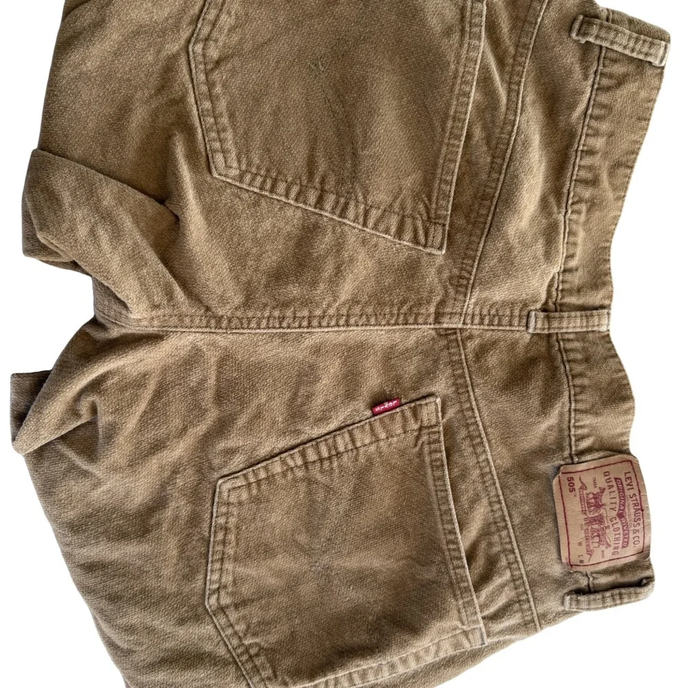 Vintage women’s Levi’s 505 fine corduroy brown Size Mis 8. Perfect condition